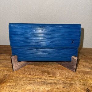 Authentic Louis Vuitton Epi Colbalt long Wallet